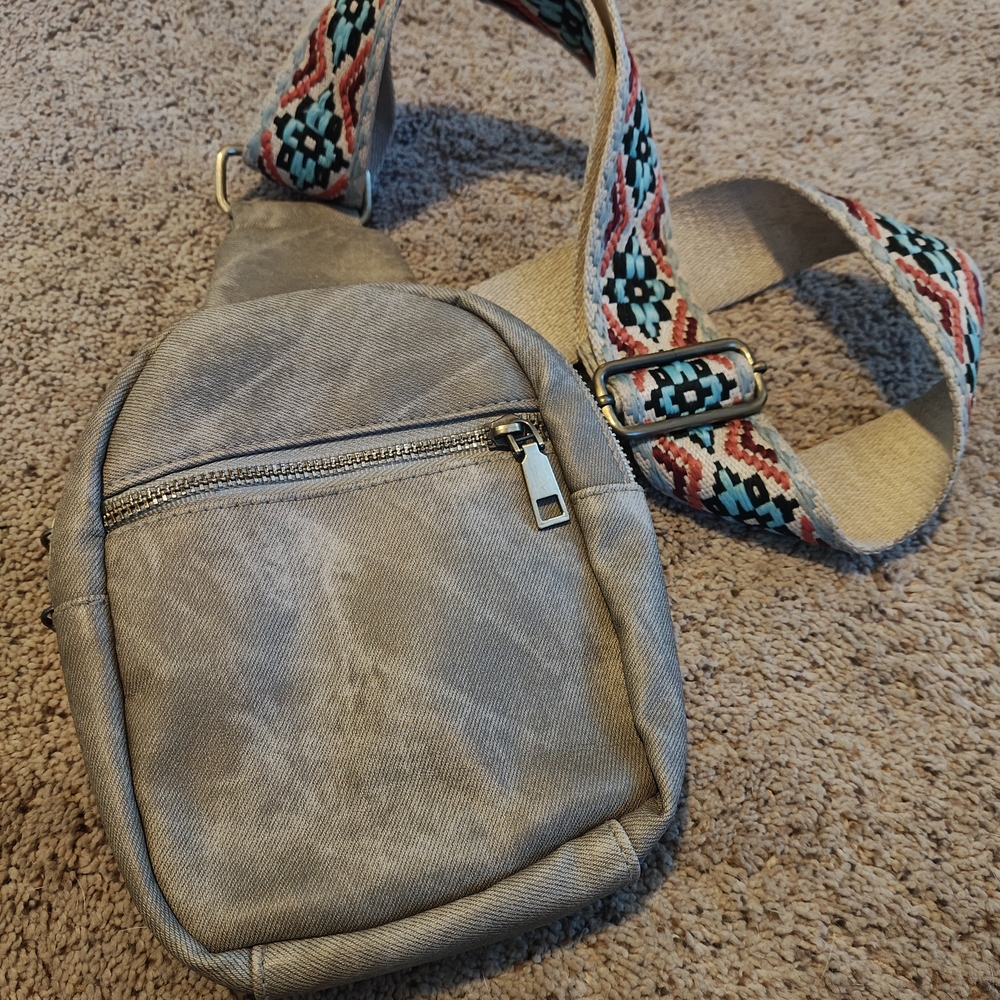 Stylish Gray Crossbody Bag with Patterned Strap